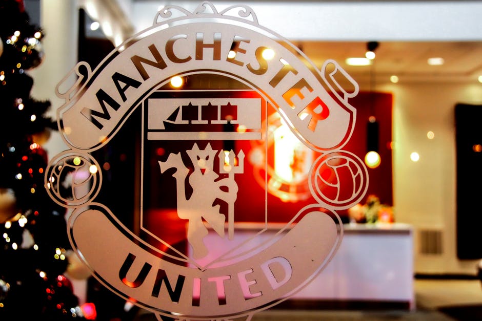"Man Utd Transfer News 2025: Red Devils Set to Complete Striker Deal as Summer Window Closes"